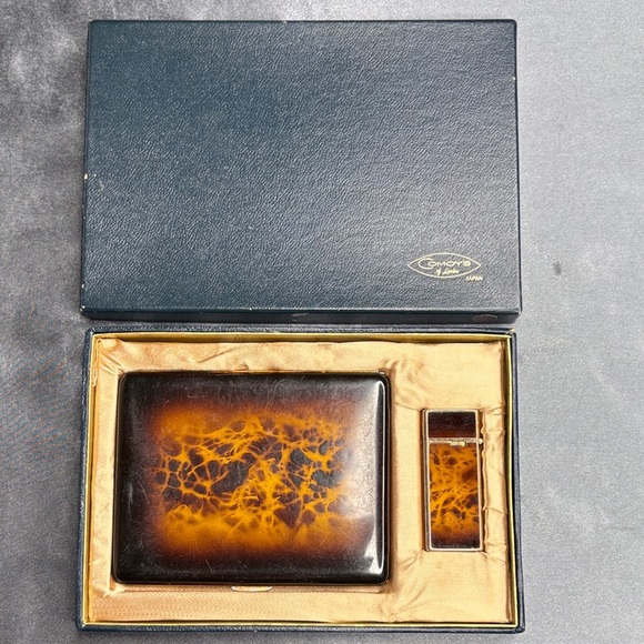 Elegant Brown Cigar Case and Lighter Set - Picture 1 of 6